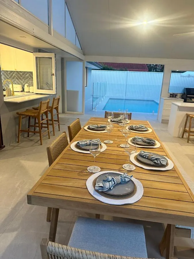 Paradise Palms Mooloolaba - Beach House Villa
