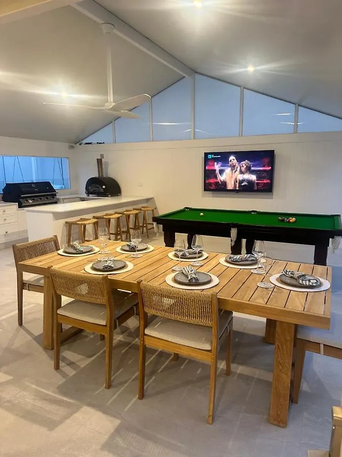 Paradise Palms Mooloolaba - Beach House Villa