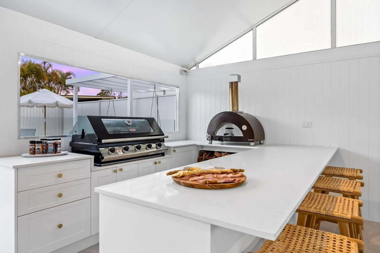Paradise Palms Mooloolaba - Beach House Villa Australia