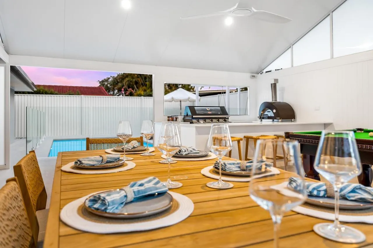 Paradise Palms Mooloolaba - Beach House Villa