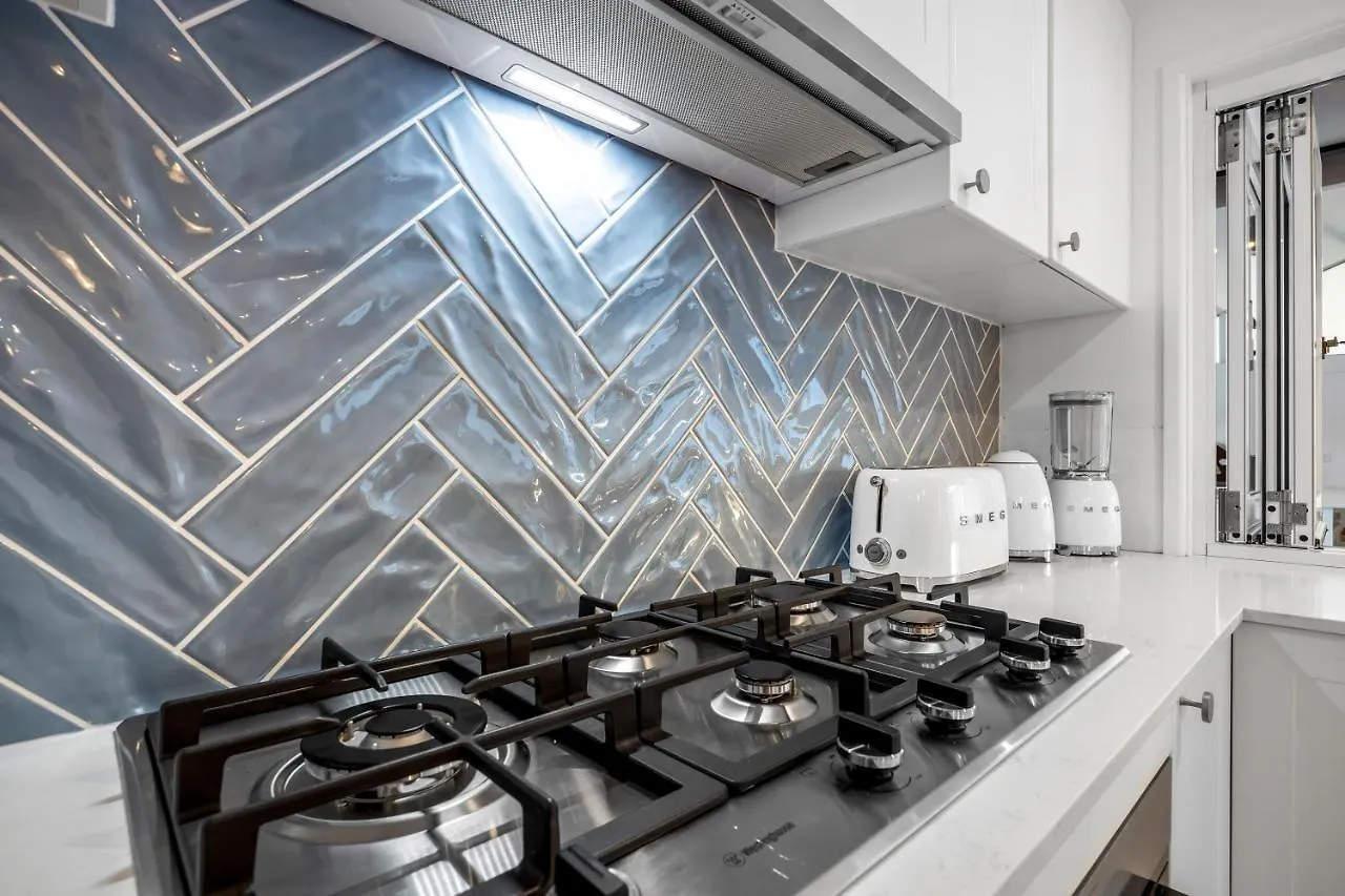 Paradise Palms Mooloolaba - Beach House Villa