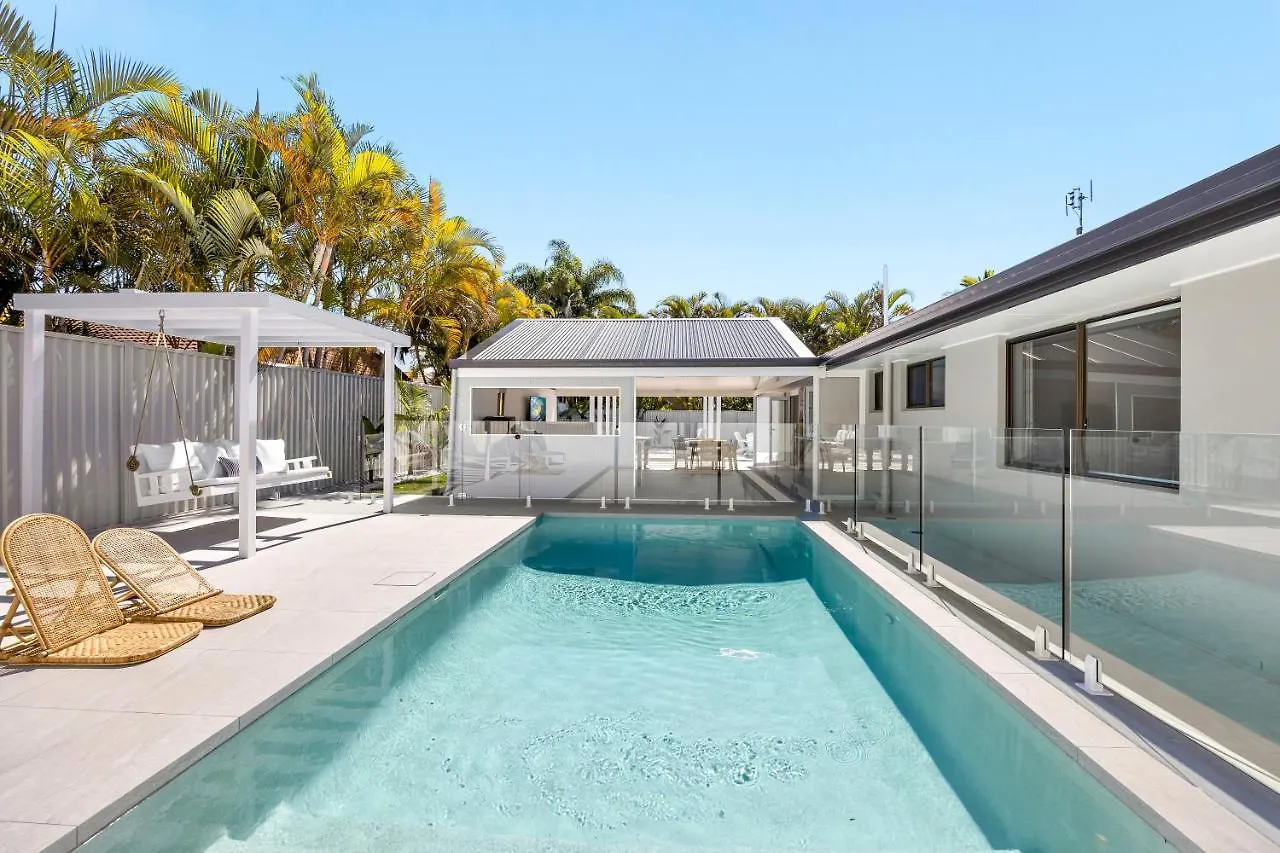 Paradise Palms Mooloolaba - Beach House Villa
