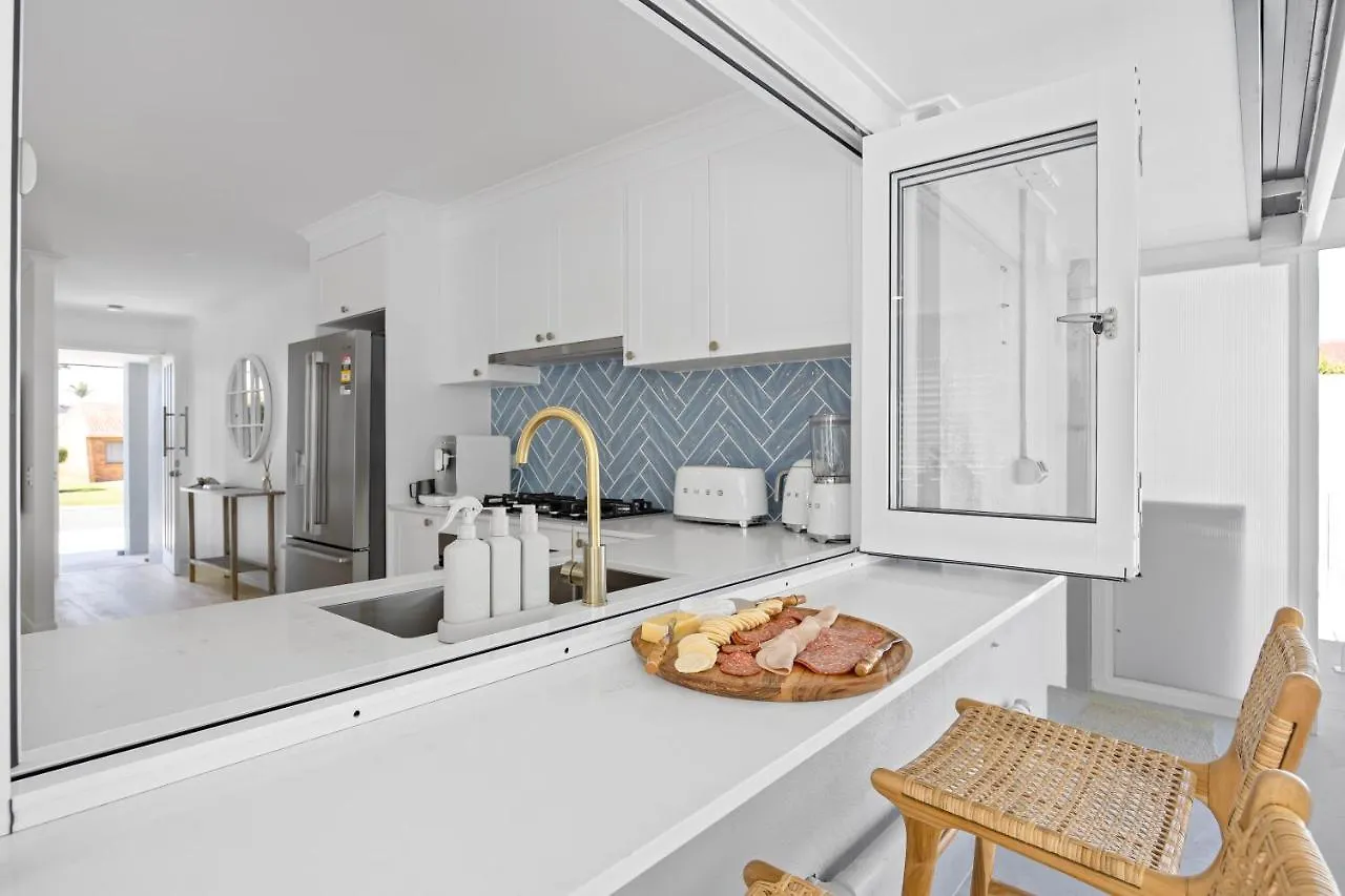 Paradise Palms Mooloolaba - Beach House Villa
