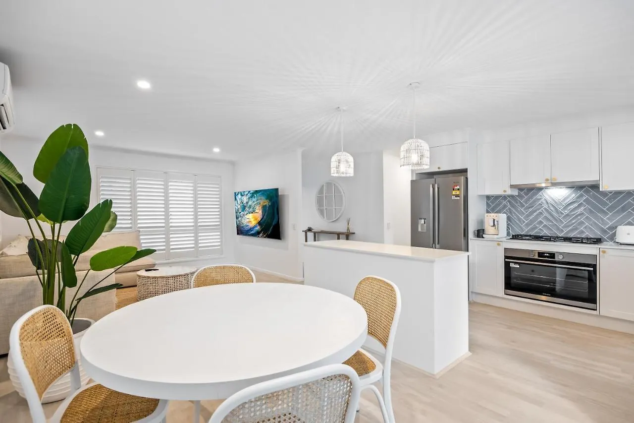 Paradise Palms Mooloolaba - Beach House Villa Australia