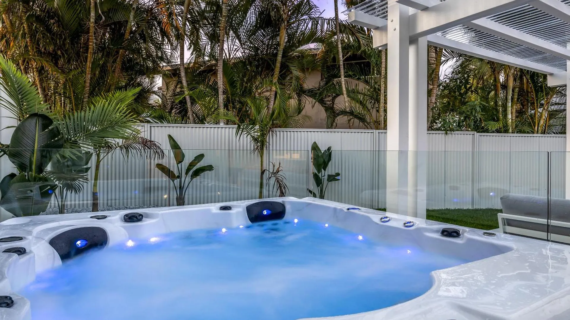 Paradise Palms Mooloolaba - Beach House Villa