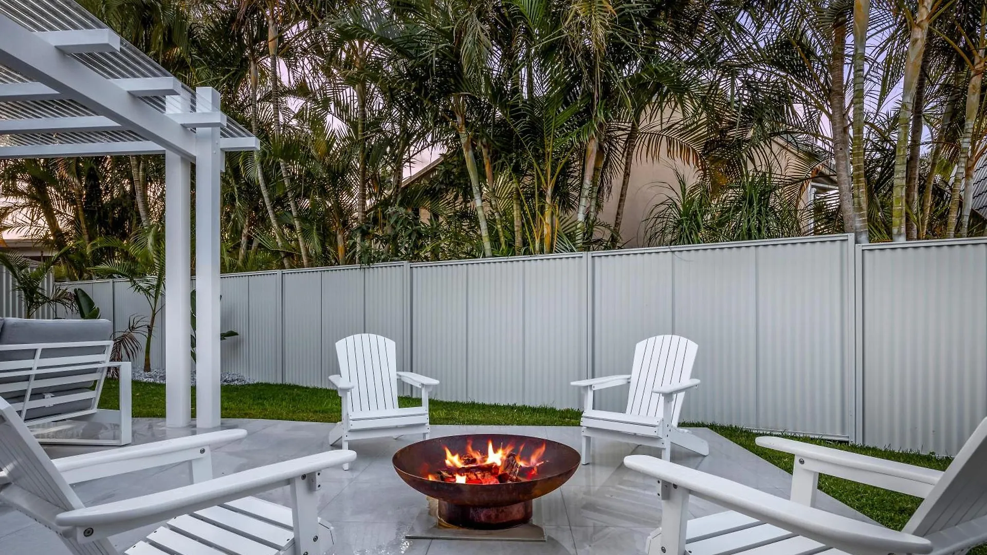 Paradise Palms Mooloolaba - Beach House Villa Australia